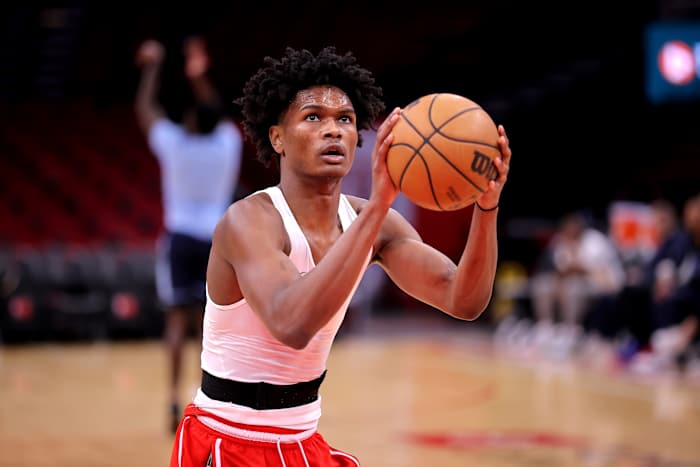 Rockets forward Amen Thompson works out prior to the game against the Memphis Grizzlies at Toyota Center.